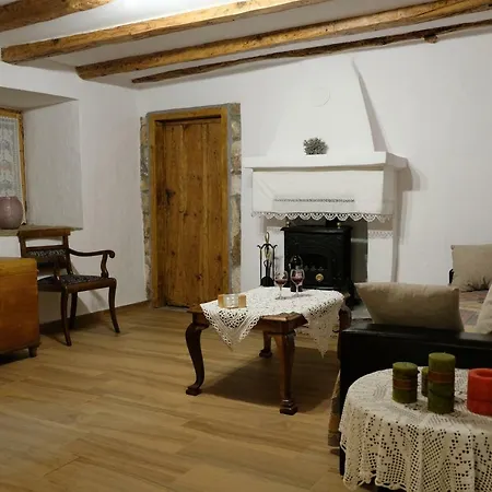 بيت للعطل Linos Traditional *