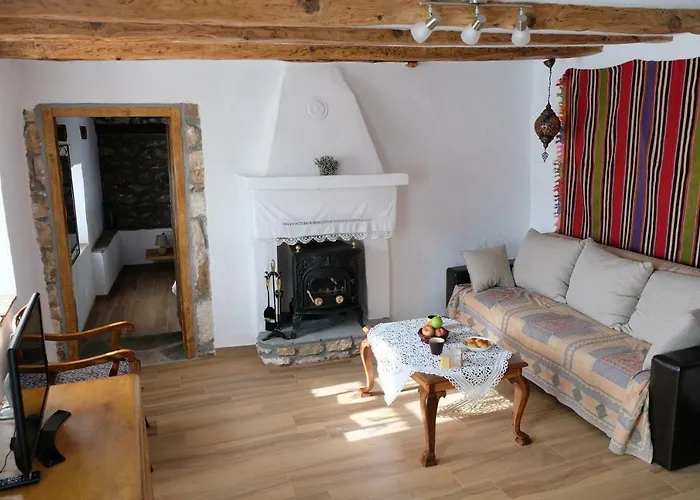 Linos Traditional Theologos (Thasos)